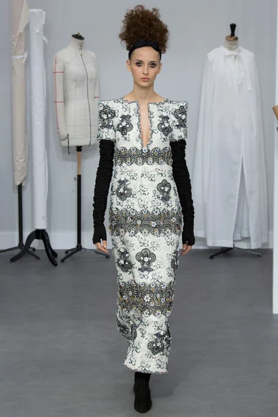 Look 60